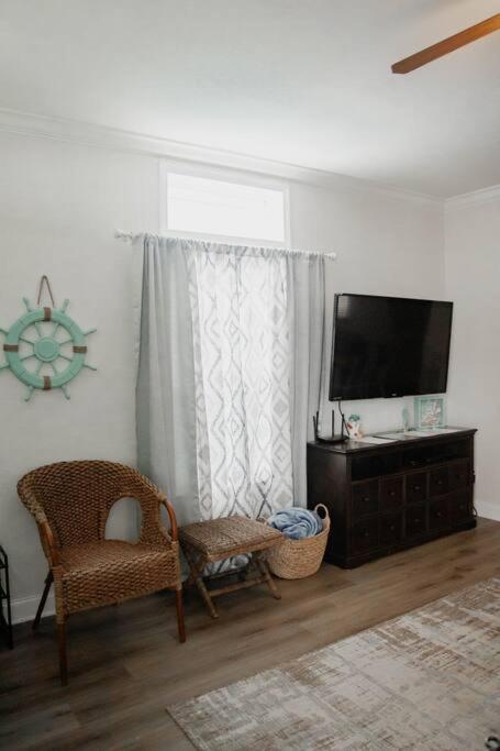 Beachside Bungalow Navarre Exterior photo