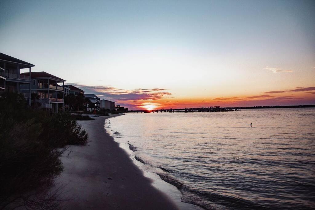 Beachside Bungalow Navarre Exterior photo